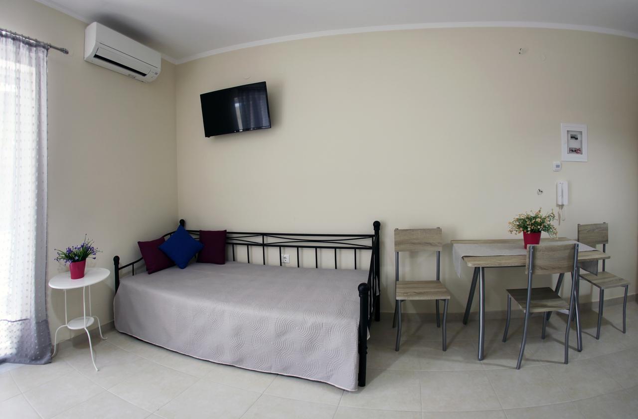 Lalezas Studios Tolo Bagian luar foto